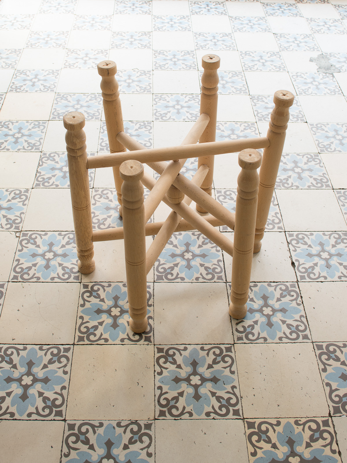 wooden frame, 6 legs, 40 cm high, for 55 - 75 cm plates